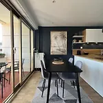 De L'hermitage, T2 Avec Parking Apartment *